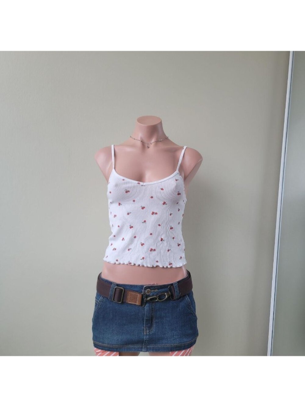 H&amp;M Kitsch Ditsy Strawberry Pattern V-Neck Cropped Tank Top (12/14Y)